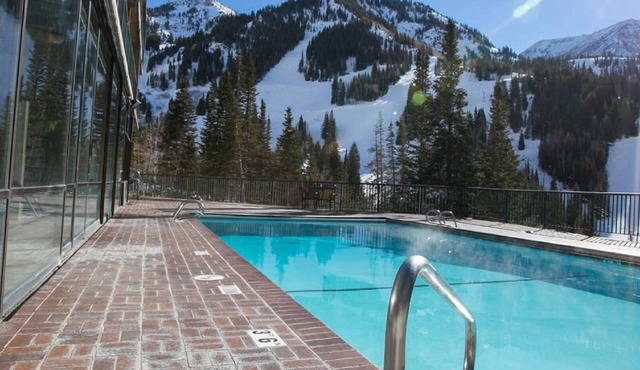 Christmas at Snowbird, Dec 23 - 30 2023. Be First to Ski the Amazing Powder!