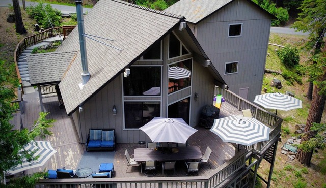 CHRISTMAS at The High Sierras. 13 Min to Dodge Ridge Ski Resort!