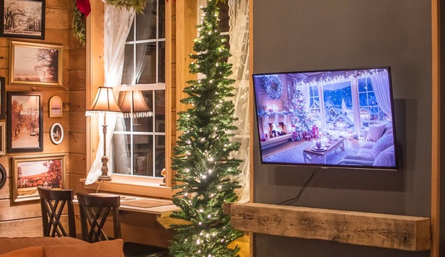 Christmas Cottage In The Countryside of Corning