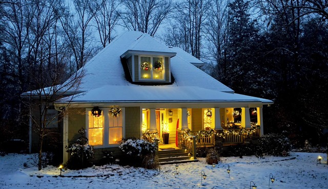 Christmas Cottage on the Rocky River, Rock Island, TN