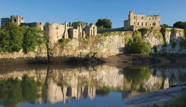 Christmas Cottage two bedroom Beautiful vintage village cottage.