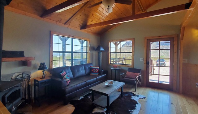 Christmas Mountains Ranch: Classic 2br/1bth Cabin with Spacious Wrap Around Porc
