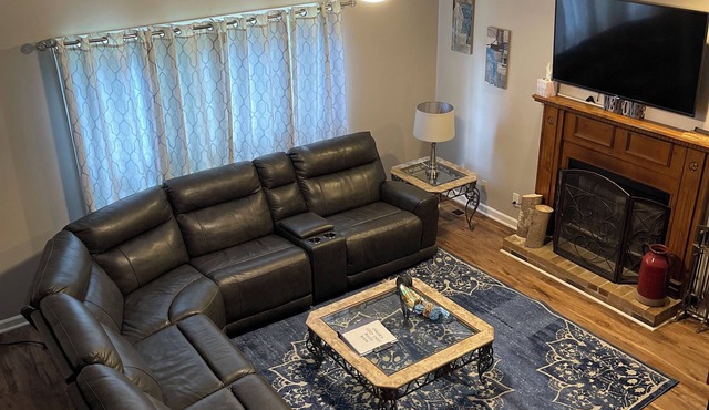 Chucks Cozy Casa a 3 BR 2.5 BA Veteran Owned Family Friendly Retreat