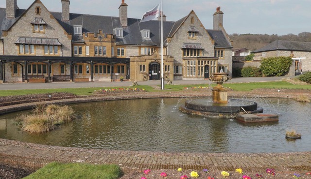 CHUDLEIGH CHARM AT HARCOMBE HOUSE, with pool in Chudleigh