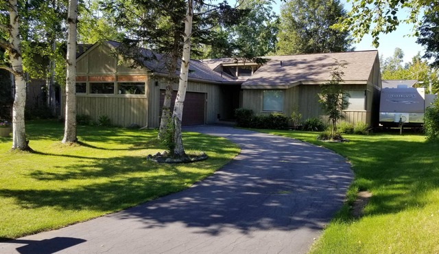 Chugach Foothills Chalet - a charming, quiet east Anchorage retreat!