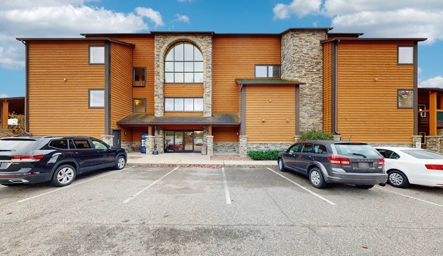 Chula Vista Studio + Loft condo with fast WiFi, central AC, & kitchenette