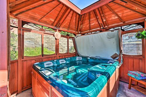 Chula Vista Studio w/Hot Tub ~ 9 Mi to Downtown