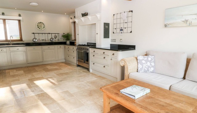 CHURCH BARN, pet friendly, character holiday cottage in North Tawton