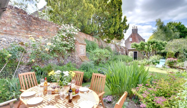 Church Cottage - Four Bedroom House, Sleeps 8