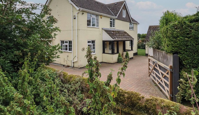 CHURCH COTTAGE, pet friendly, with open fire in Barningham, Suffolk