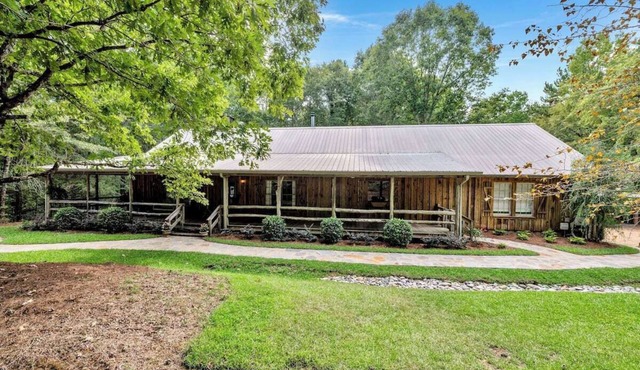 Church Farm cabin is a cozy cabin for an unforgettable stay in central Alabama