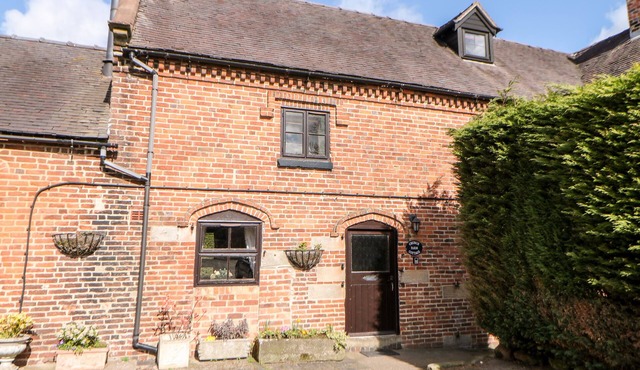CHURCH FARM COTTAGE, pet friendly, with open fire in Edlaston