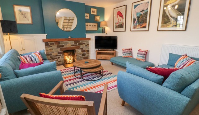 CHURCH HILL COTTAGE, character holiday cottage in Whitchurch, Devon