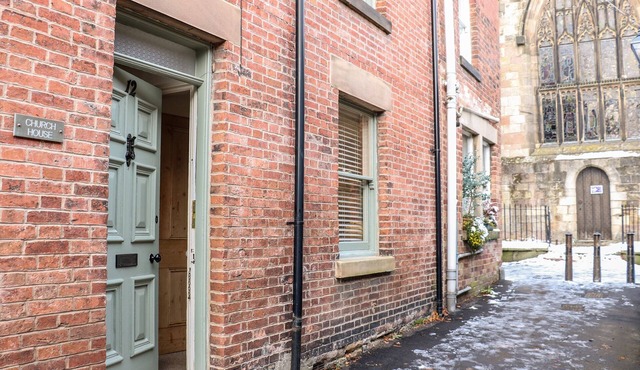 CHURCH HOUSE, family friendly, with a garden in Wirksworth