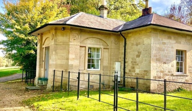 Church Lodge, Orchardleigh Estate