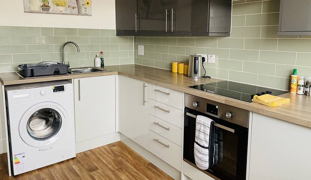 Church Road Apartment by Aldershot Short Stays