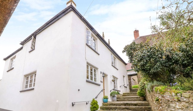 CHURCH STEPS COTTAGE, family friendly, with open fire in Winkleigh