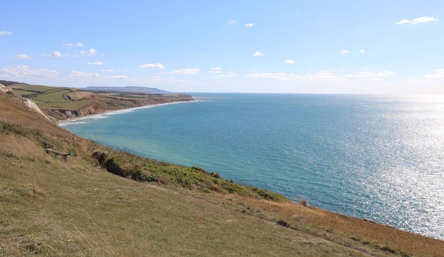 CHURCH VIEW, family friendly, character holiday cottage in Niton