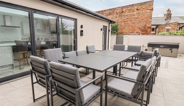 CHURCH VIEW, family friendly, luxury holiday cottage in Scarborough