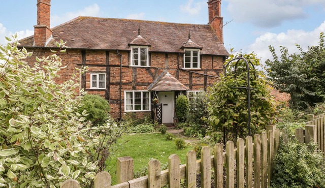 CHURCHEND COTTAGE, family friendly, with open fire in Tewkesbury