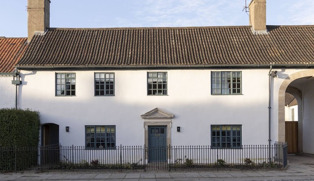 CHURCHILL COTTAGE - A welcoming and dog-friendly cottage in the historic town of Bishop Auckland.