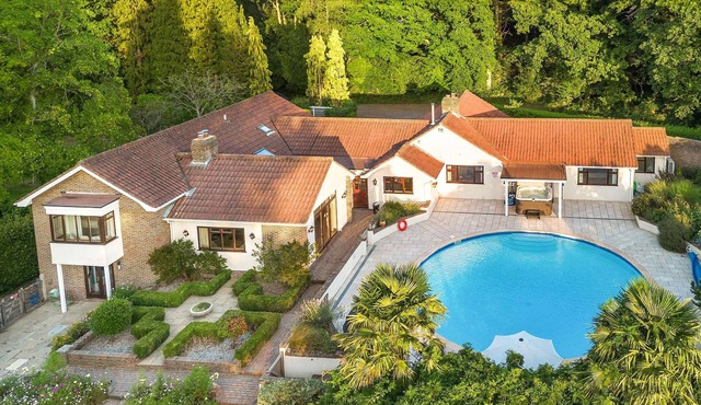 Churchill Country Retreat | By My Getaways