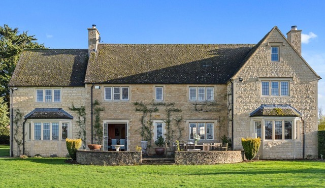 Churchill House - pet friendly, arboretum garden near Daylesford