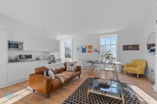 Churchills Residence By Pureserviced