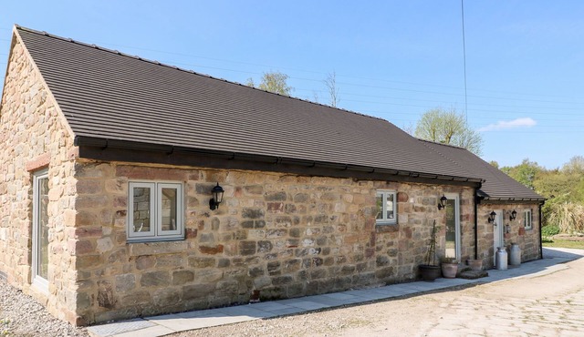 CHURN DASH COTTAGE, family friendly in Horsley Woodhouse