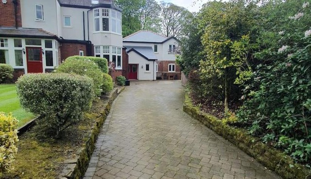 ChurstonBnB, private flat within family home, Bolton