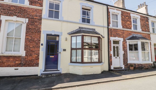 CHWECH, pet friendly, character holiday cottage in Menai Bridge