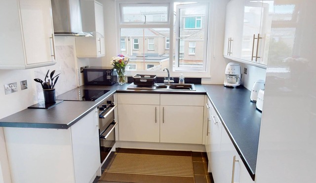 Chy Karensa - 3 bedrooms with parking (including EVC) in the heart of St Ives