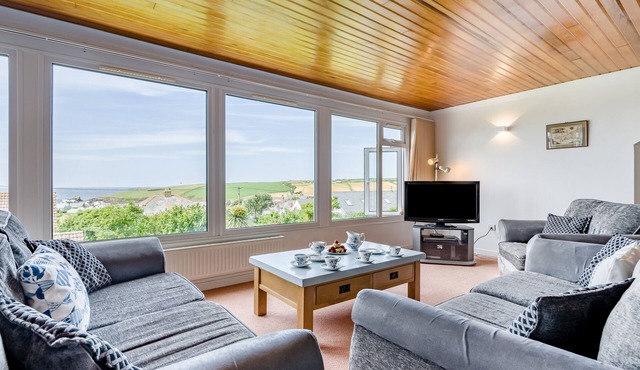 Chy Lymner - Four Bedroom House, Sleeps 6