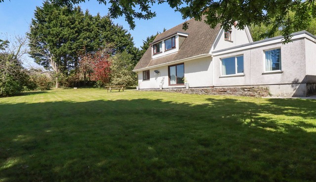 CHYROSEN, family friendly, with open fire in St Day