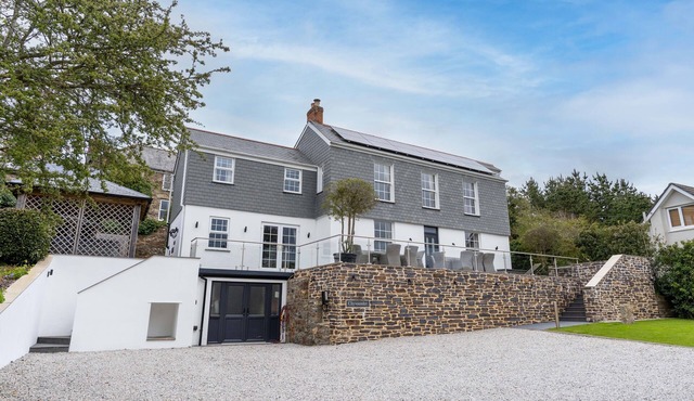 CHYVOUNDER, family friendly, luxury holiday cottage in St Agnes