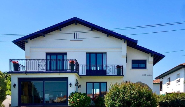 Ciboure - Charming house overlooking the Nivelle - Beaches and shops within walking distance