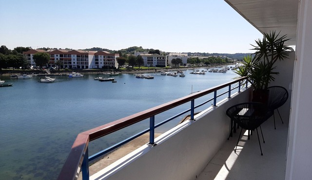 Ciboure: Spacious T4 with balcony and veranda, near golf