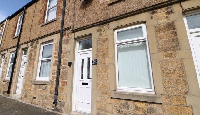 CICELY'S PLACE, pet friendly, country holiday cottage in Newcastle