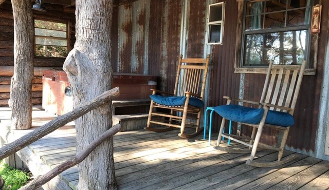 Cici's one bedroom cabin at Bluegill Lake Cabins