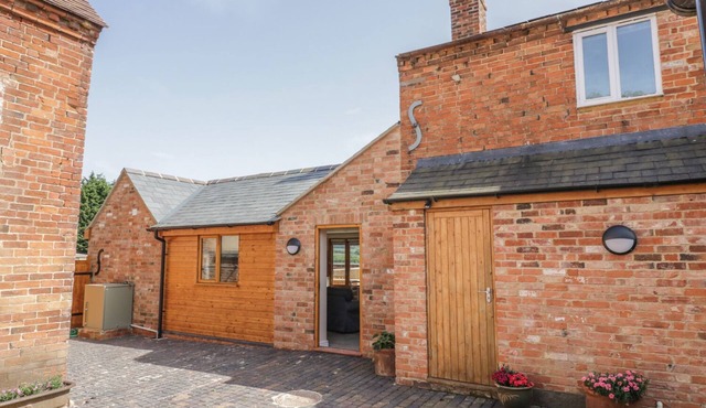 CIDER COTTAGE, romantic, with a garden in Clifford Chambers