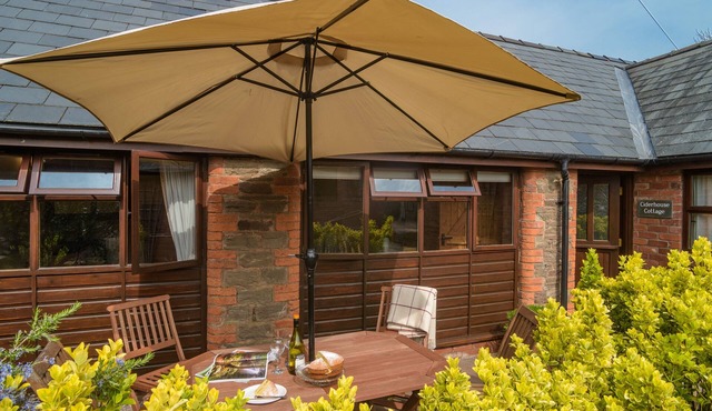 Ciderhouse Cottage located between Wye Valley & Black Mts with stunning views
