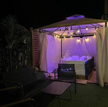 Cinéma & Spa Privatifs en Pleine Nature à 1h de Paris