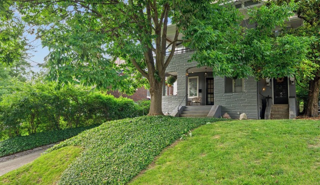 Cincinnati Apartment: 1 Mi to Hyde Park Square!