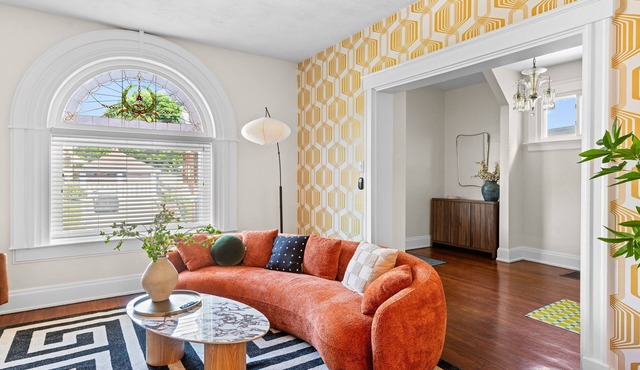 Cincy Central Stay - Hot Tub, Games & Movie Nights