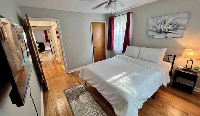 Cincy Furnished Stays Red Ruby Spacious 2 Bedroom Apt 1