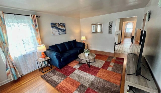 Cincy Furnished Stays Blue Elegance 1Bdrm Apt 15 Min to UC Medical