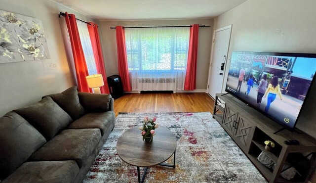 Cincy Furnished Stays Just Peachy King Apartment 4