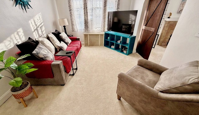 Cincy Furnished Stays Aqua Noir King Bedroom Suite 1