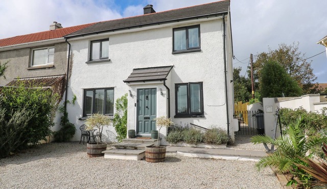 CINDERS LOFT, pet friendly, with a garden in Illogan