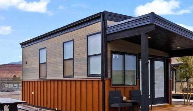Cindy Glamping Cabin 1 Bedroom/1 Bath Efficiency - Studio Apartment for Short Stays